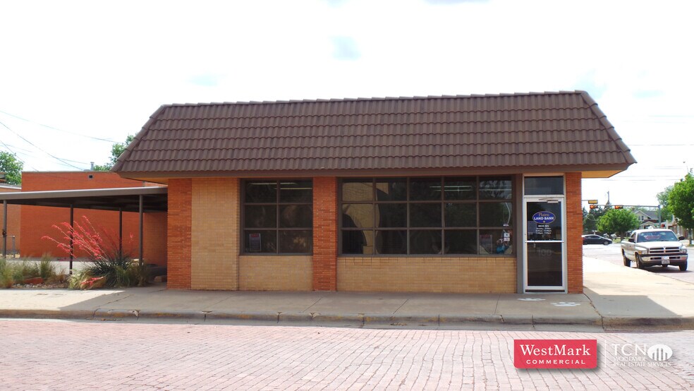 More Photos Of 629 Baltimore St, Plainview General Retail For Lease