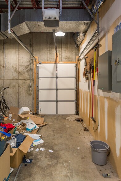 More Photos Of 1423 Randy Ln, Jefferson City Office For Sale