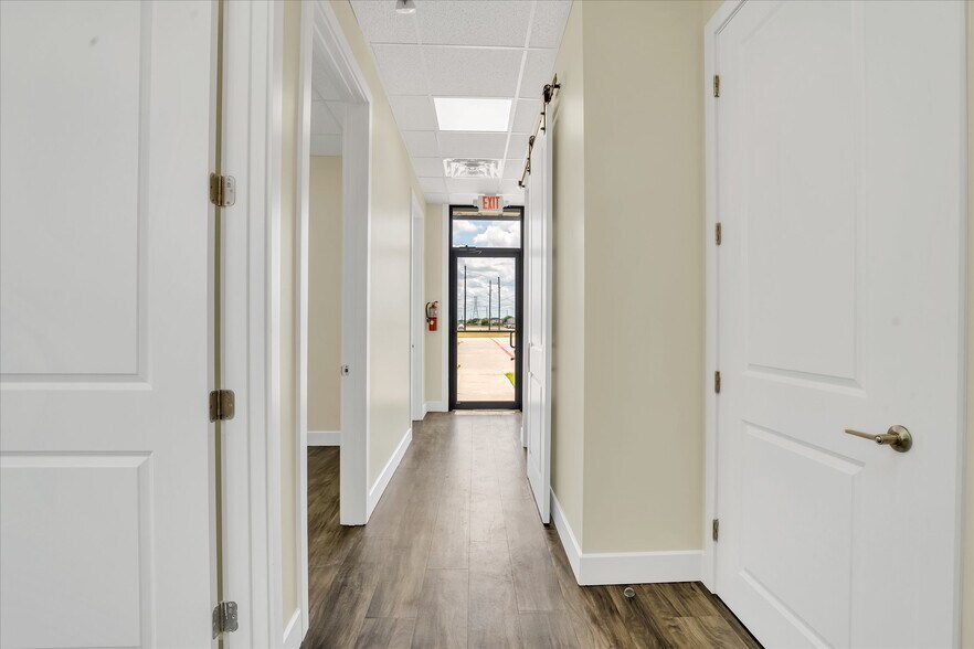 More Photos Of 3107 Elrod Rd, Katy Unknown For Lease