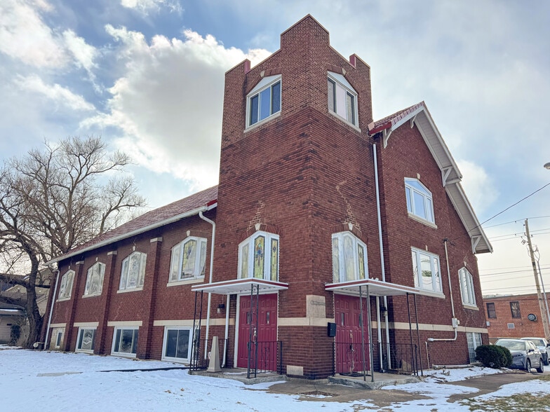 More Photos Of 1001 Hosbrook St, Indianapolis Religious Facility For Sale