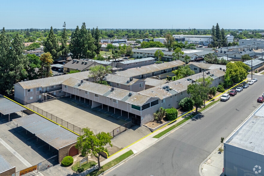 More Photos Of 1905 E Pontiac Way, Fresno Apartments For Sale
