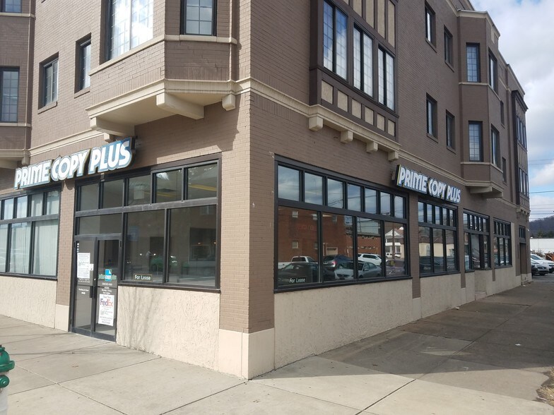Primary Photo Of 1452 4th Ave, Huntington General Retail For Lease