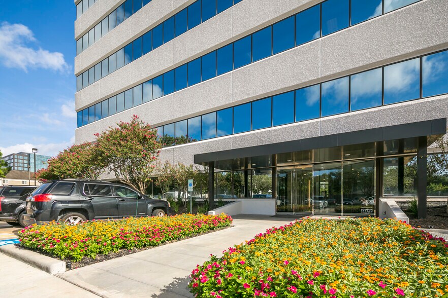 More Photos Of 10497 Town & Country Way, Houston Office For Lease