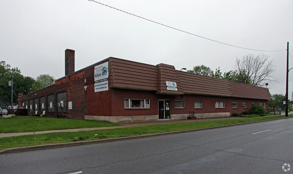 Primary Photo Of 223 Fearing Blvd, Toledo Freestanding For Lease