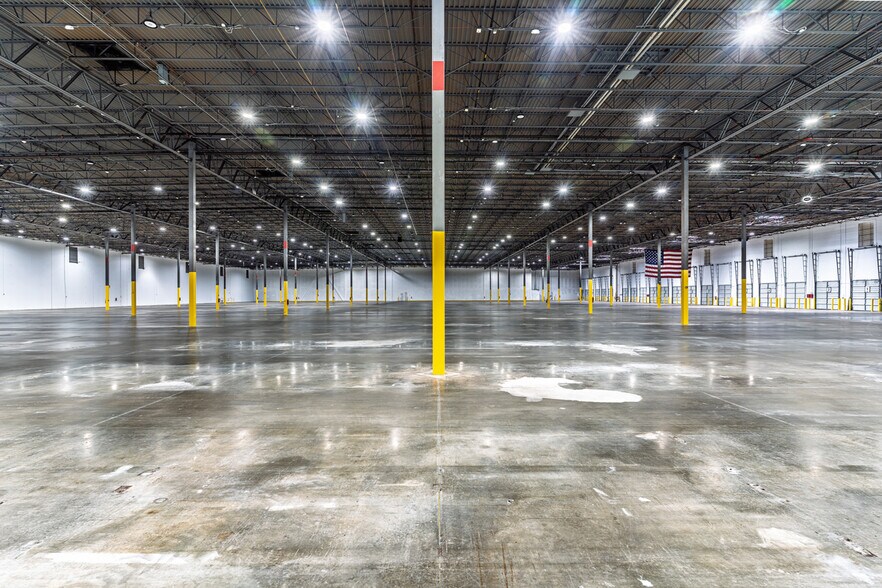 More Photos Of 125 Southside Ct, McDonough Distribution For Lease