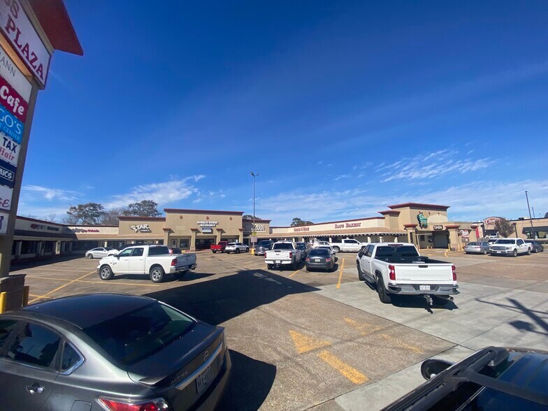 More Photos Of 3500-3536 FM 365, Nederland Unknown For Lease