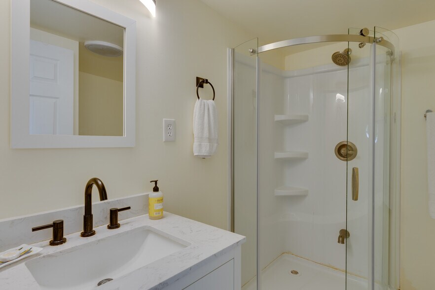More Photos Of 1053 Washington St, Harpers Ferry Hospitality For Sale
