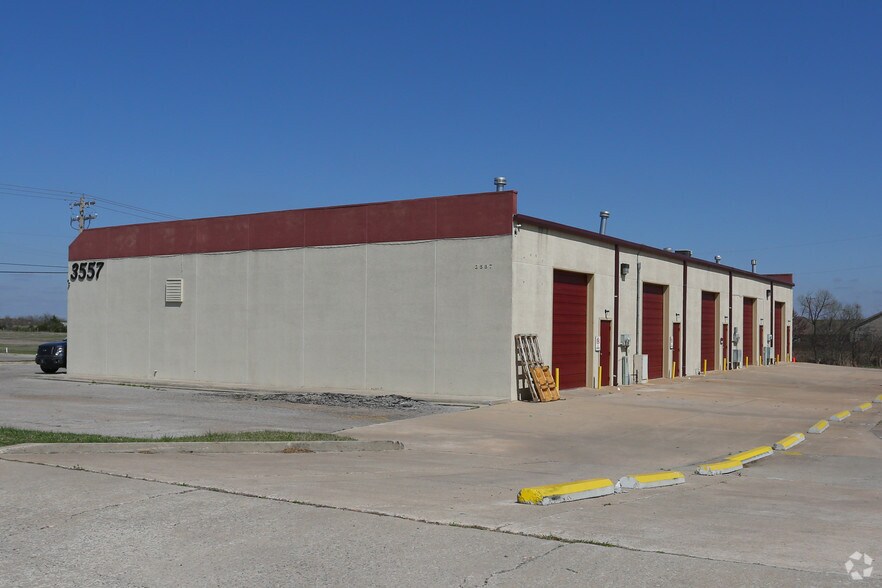 More Photos Of 3557 National Dr, Norman Warehouse For Lease