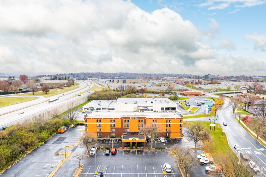 More Photos Of 910 Woodland Rd, Reading Hotel For Sale