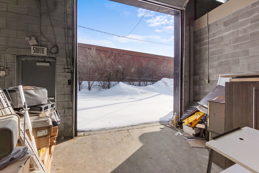 More Photos Of 9170 Boul Maurice-Duplessis, Montréal Warehouse For Lease