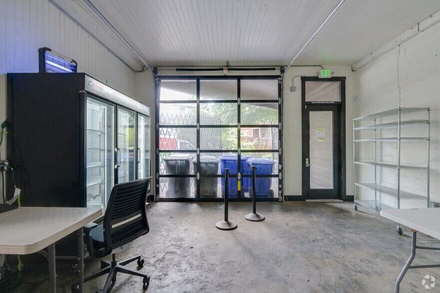 More Photos Of 1960 SE Hawthorne Blvd, Portland Apartments For Sale