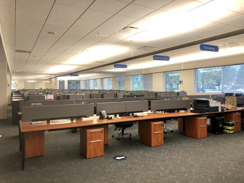 More Photos Of 101 Paramount Dr, Sarasota Office For Lease