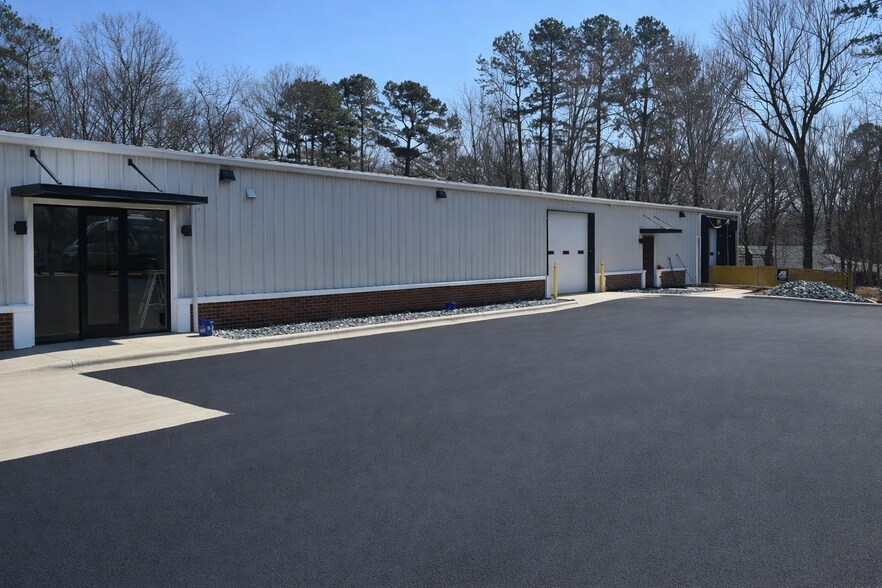 More Photos Of 114 S State St, Haw River Manufacturing For Lease