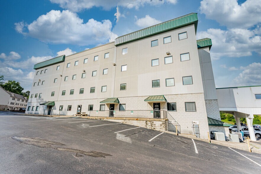 More Photos Of 1311-1319 Pineview Dr, Morgantown Medical For Sale