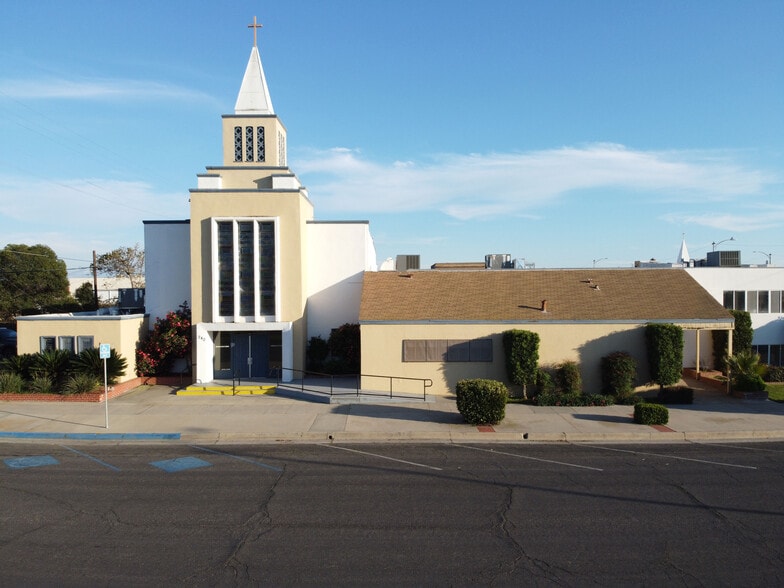 Primary Photo Of 240 E Fresno St, Dinuba Religious Facility For Sale