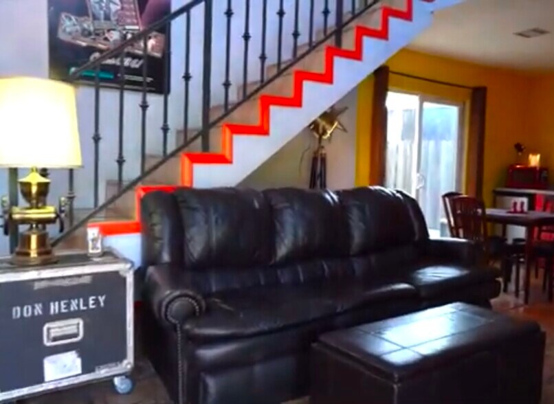 More Photos Of 22942 Crespi St, Woodland Hills Specialty For Sale