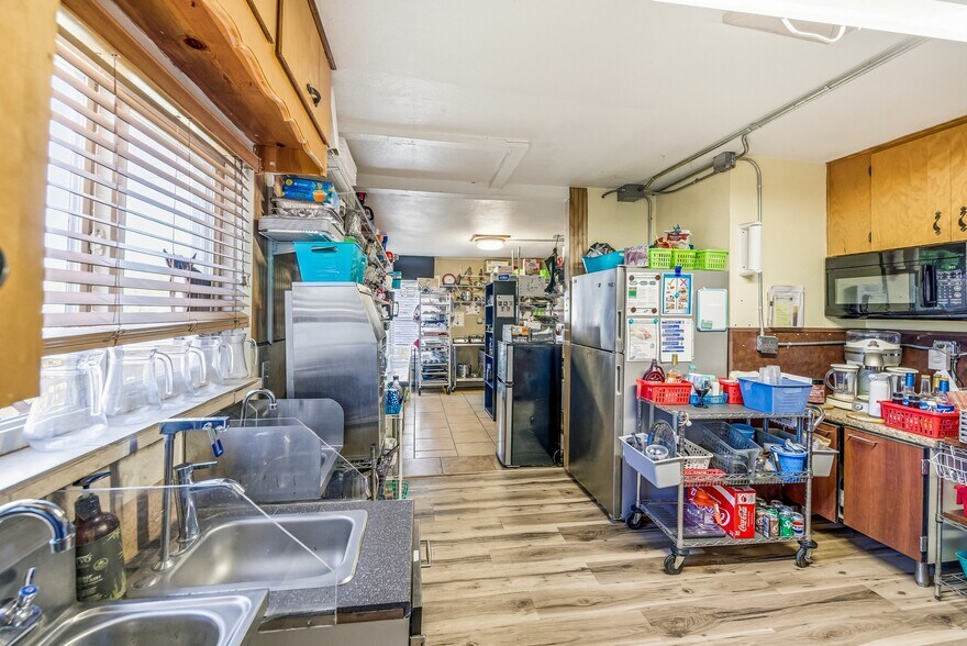 More Photos Of 1047 N 1st St, Montrose Office For Sale