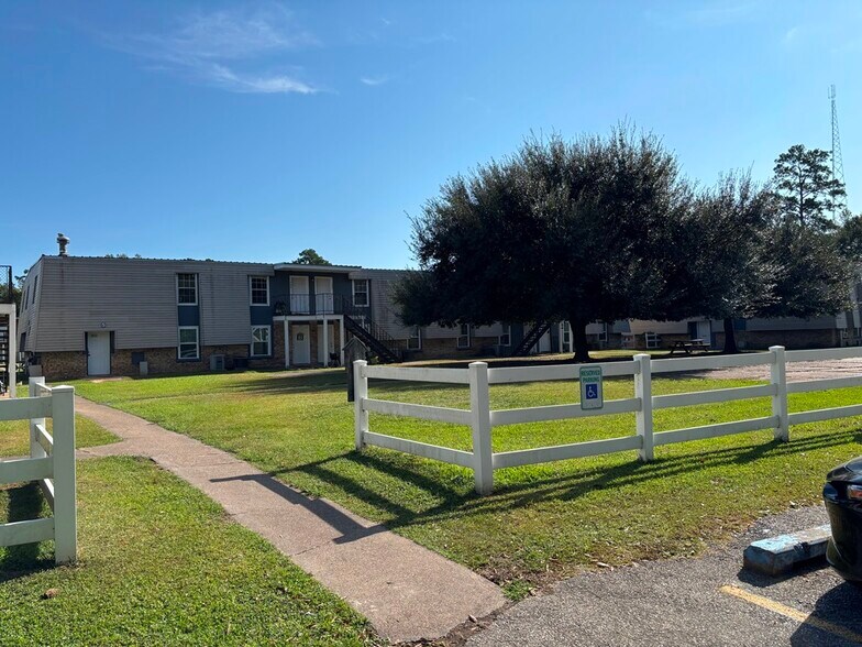 More Photos Of 475 S Denver St, Vidor Apartments For Sale