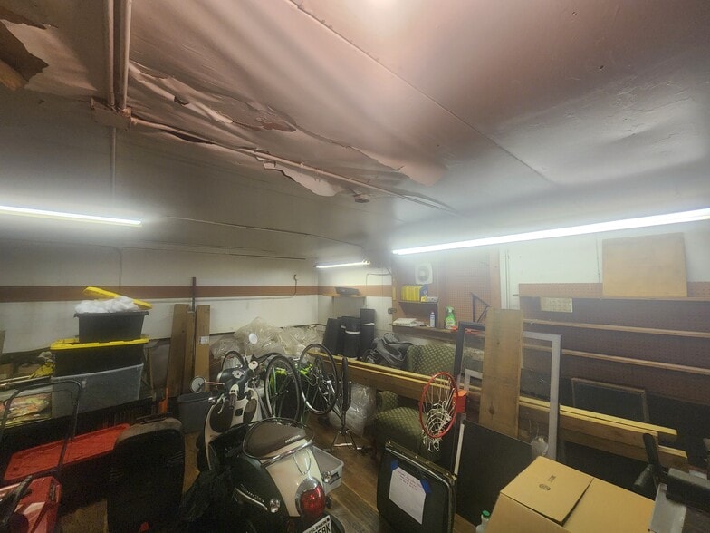 More Photos Of 936 W Greenfield Ave, Milwaukee Freestanding For Sale