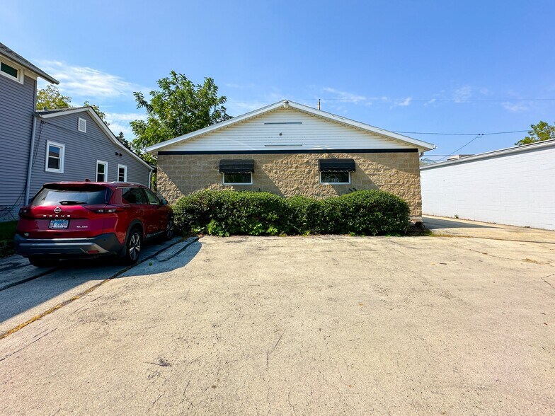 More Photos Of 1318-1324 N Main St, Racine Storefront Retail Office For Sale