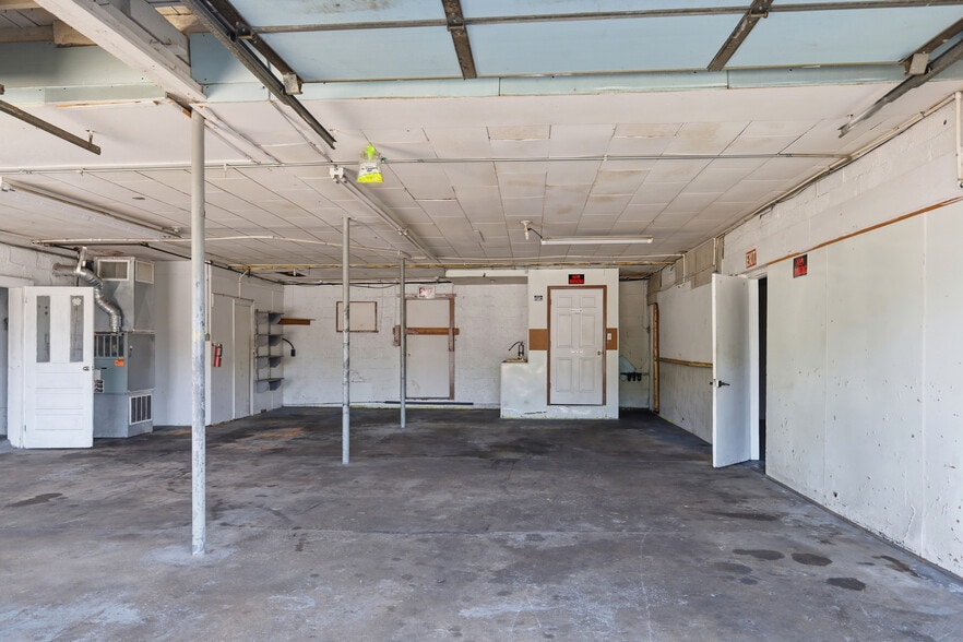 More Photos Of 679 E Main Ave, Taylorsville Flex For Sale