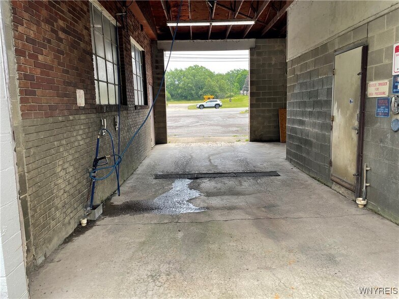 More Photos Of 3020 Southwestern Blvd, Orchard Park Auto Repair For Sale