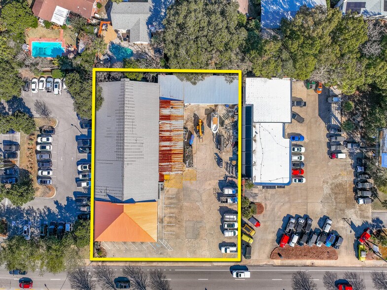 More Photos Of 639 Harbor Blvd, Destin Showroom For Lease