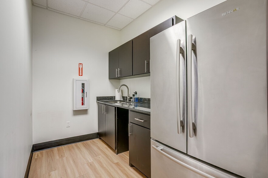 More Photos Of 3262 Chapel Creek Blvd, Fort Worth Office For Lease