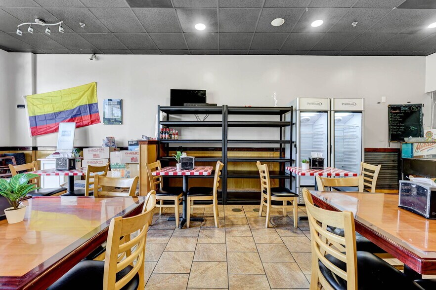 More Photos Of 3885 Mundy Mill Rd, Oakwood Freestanding For Lease