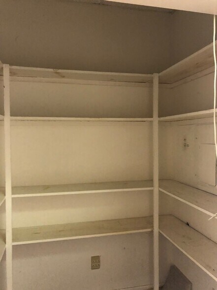 More Photos Of 6550 Lower York Rd, New Hope General Retail For Sale