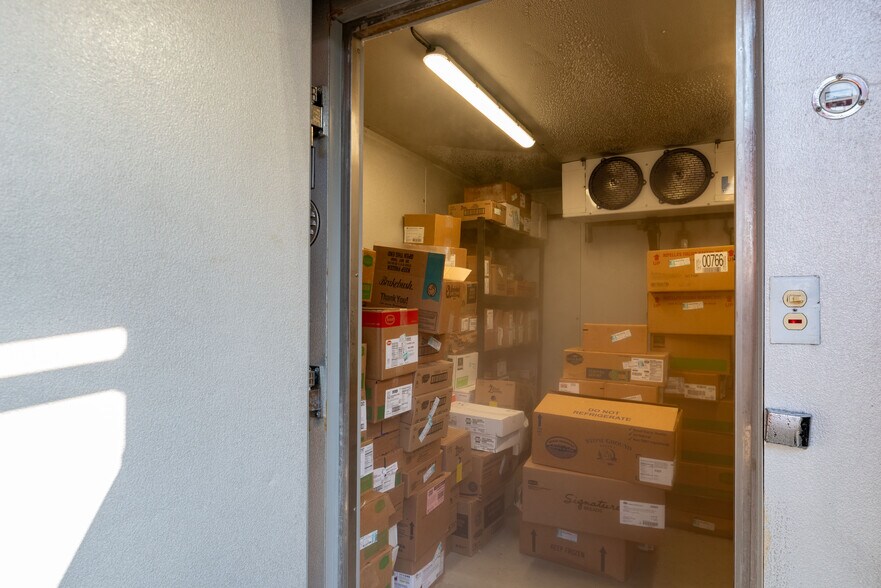 More Photos Of 7196/7198/7204 North Tongass Hwy, Ketchikan General Retail For Sale