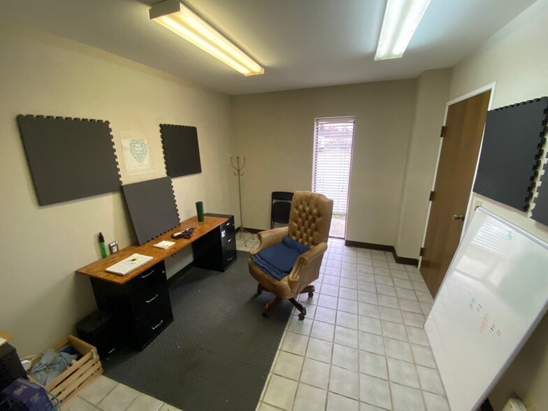 More Photos Of 11842 S 33rd Ave W, Sapulpa Warehouse For Lease