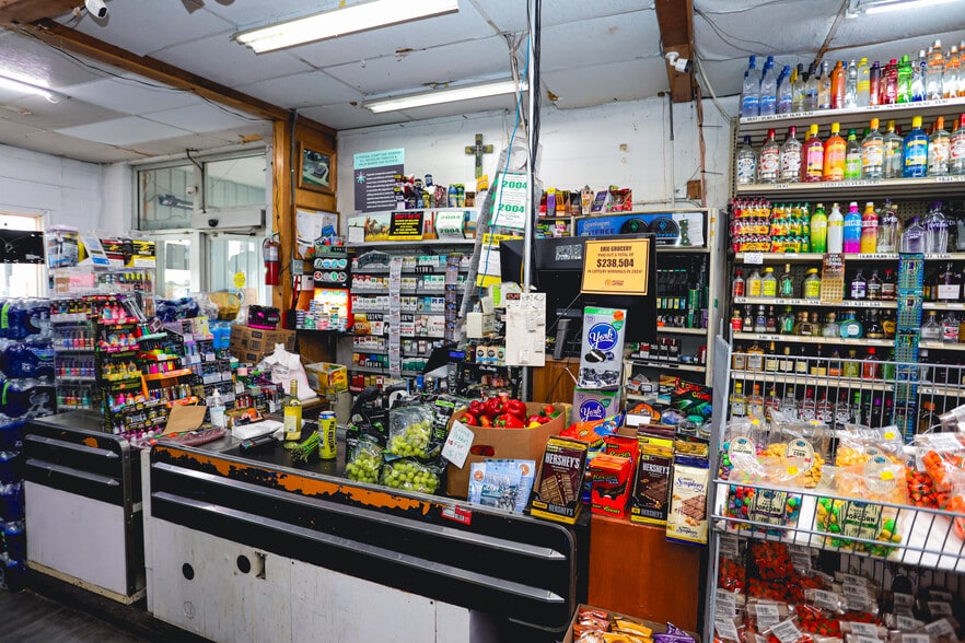More Photos Of 9875 S Dixie Hwy, Erie Supermarket For Sale