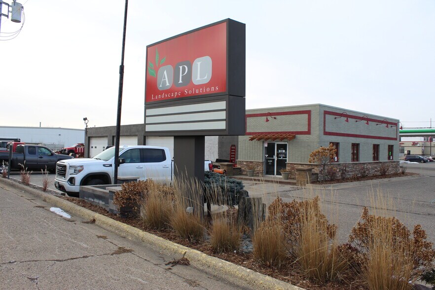 More Photos Of 541 W 90th St, Bloomington Showroom For Sale