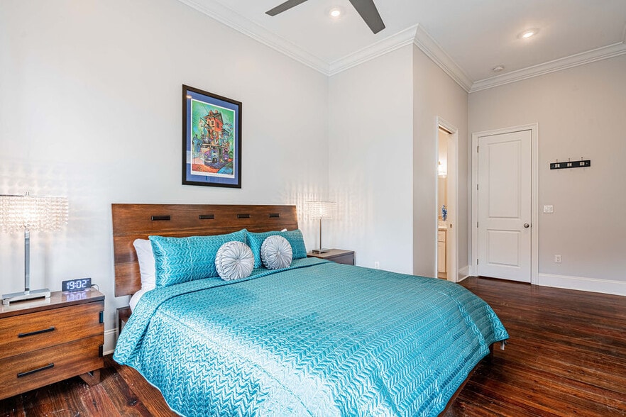 More Photos Of 1201 Baronne St, New Orleans Hotel For Sale