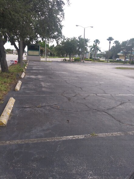 More Photos Of 725 S US Highway 1, Fort Pierce Freestanding For Lease