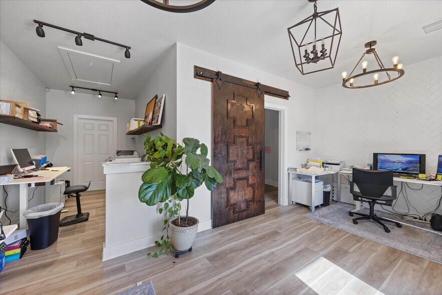 More Photos Of 1201 NE Barnard St, Glen Rose Land For Sale