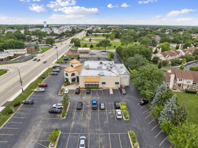 More Photos Of 980 W Lake St, Addison Restaurant For Sale