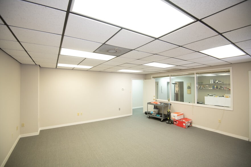 More Photos Of 2315 N Woodlawn Ave, Metairie Office For Lease