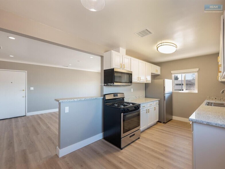 More Photos Of 14857 Hartsook St, Sherman Oaks Apartments For Sale