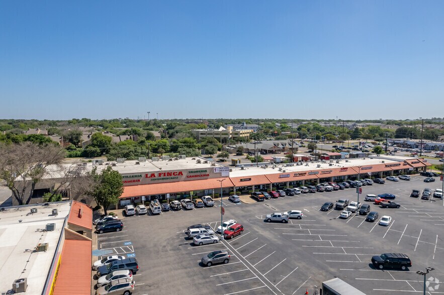More Photos Of 9616 N Lamar Blvd, Austin Unknown For Lease