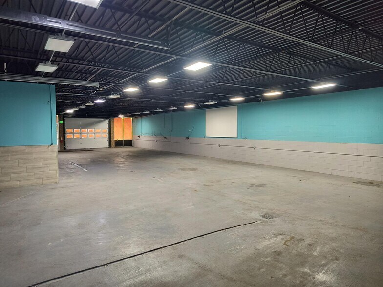 More Photos Of 4725 Central Ave, Lake Station Freestanding For Lease