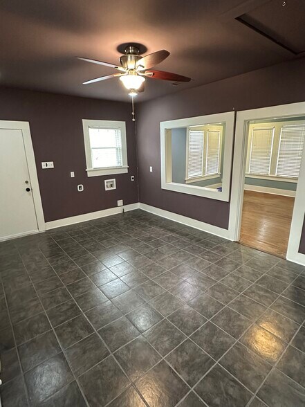 More Photos Of 1014 N Elm St, Denton Office Residential For Lease