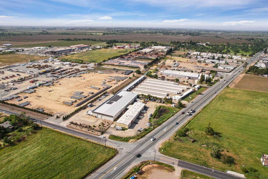 More Photos Of 12811 E Brandt Rd, Lockeford Warehouse For Sale