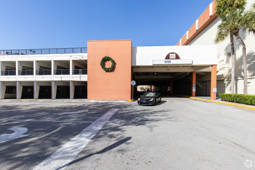 More Photos Of 1205-1425 NE 163rd St, North Miami Beach General Retail For Lease
