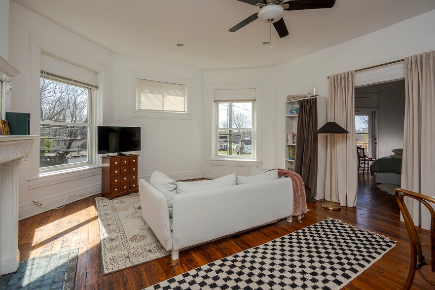 More Photos Of 199 E Loudon Ave, Lexington Office Residential For Sale