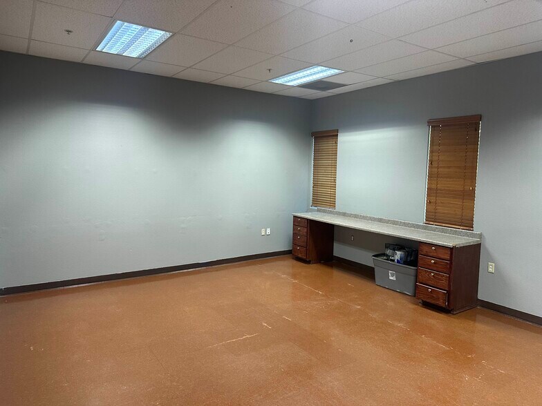 More Photos Of 953-959 E Monte Vista Ave, Turlock Office For Lease