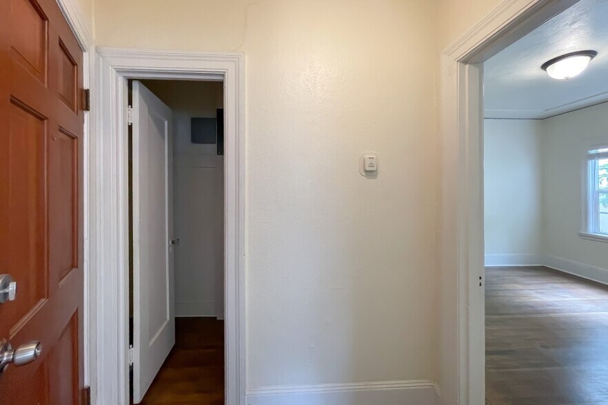 More Photos Of 1000 E 33rd St, Oakland Apartments For Sale