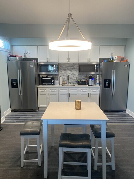 More Photos Of 1215 12th St, Palm Harbor Office For Lease