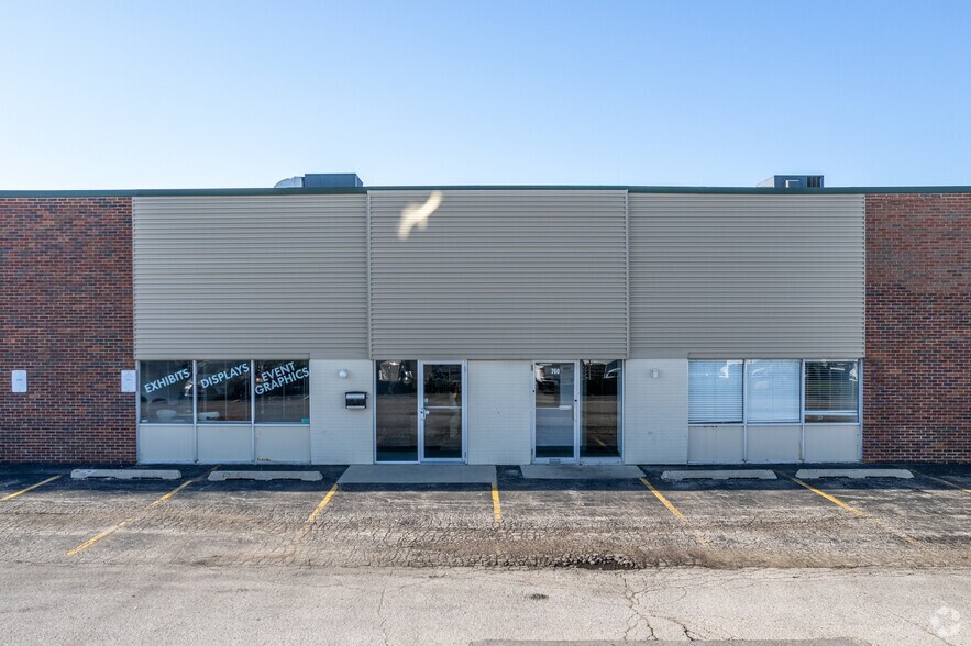 More Photos Of 736-776 Industrial Dr, Elmhurst Warehouse For Lease